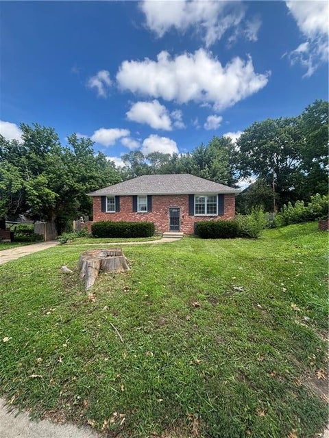 Photo of 1908 SW 2nd Street, Lees Summit, MO 64081 (MLS # 2626555)
