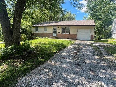 Photo of 6010 E 149TH Street, Grandview, MO 64030 (MLS # 2619477)