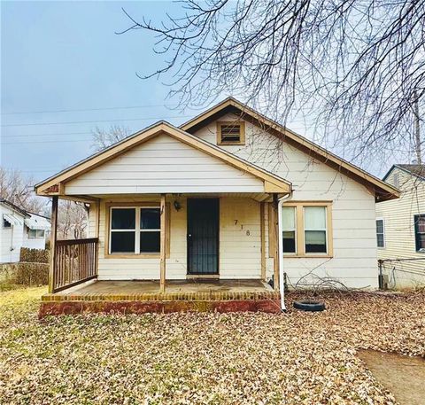 718 Thompson Avenue, St Joseph, MO 64504 - MLS#: 2594666