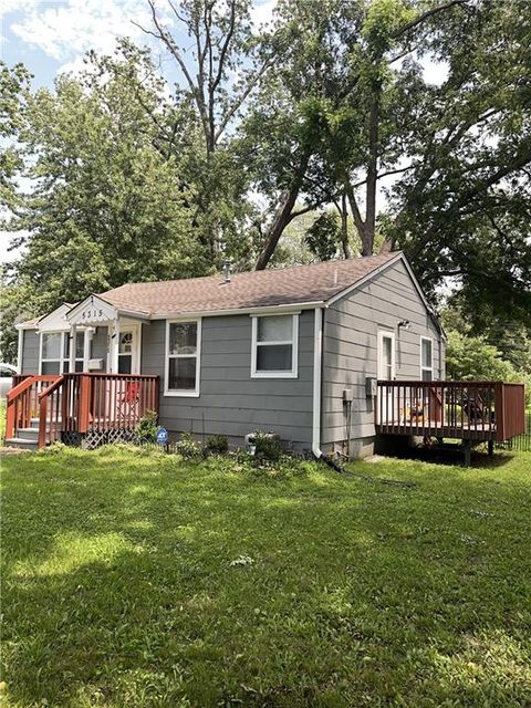 Photo of 5315 Ash Avenue, Raytown, MO 64133 (MLS # 2584968)