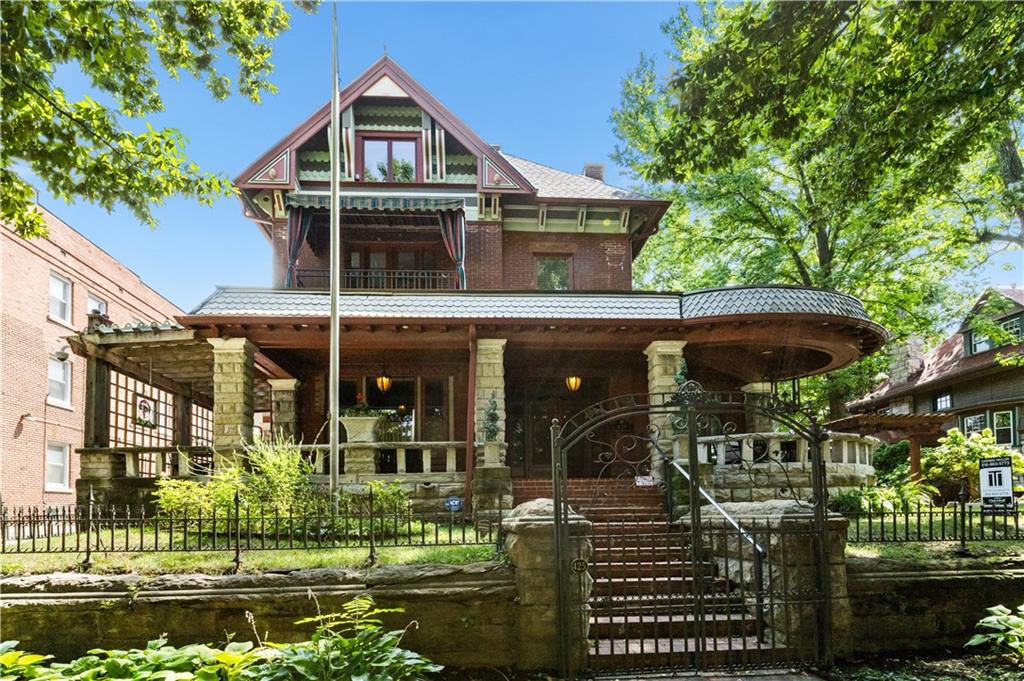 425 Gladstone Boulevard