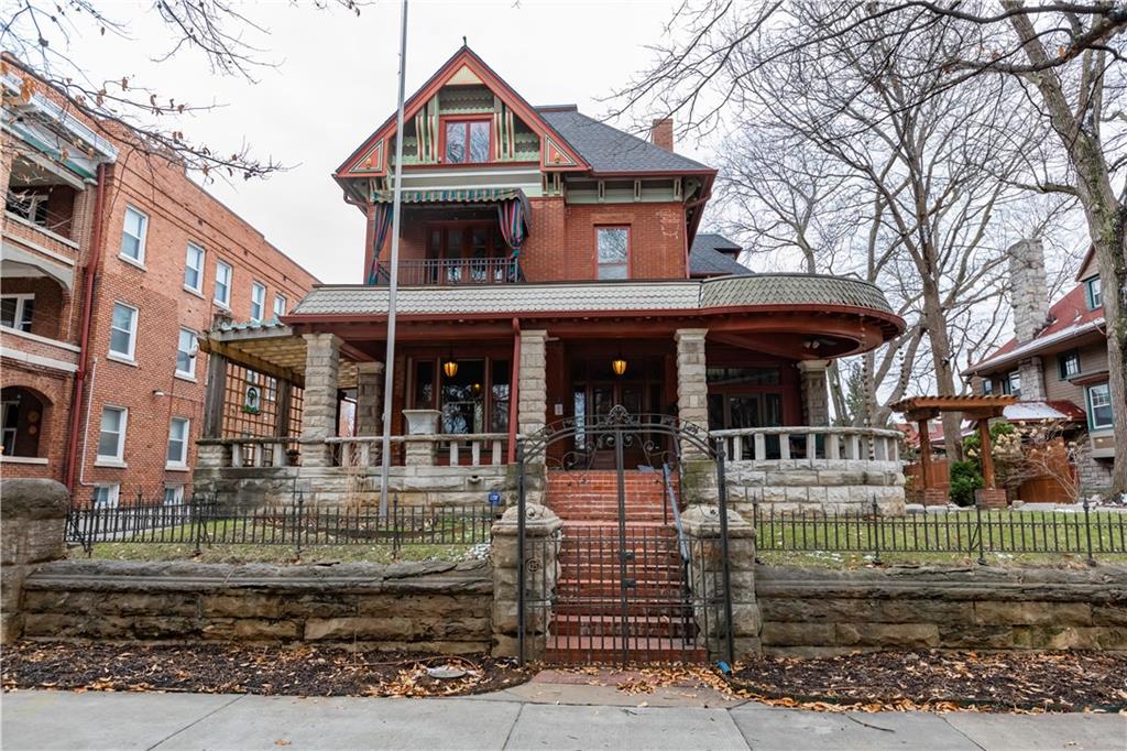 425 Gladstone Boulevard