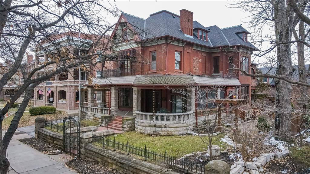 425 Gladstone Boulevard