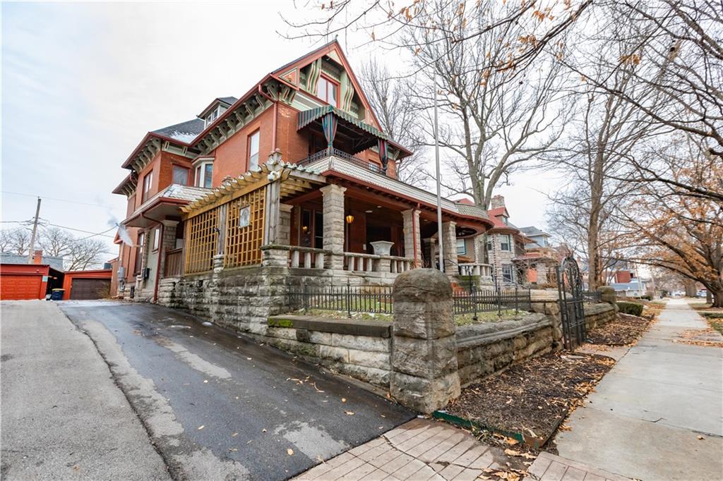 425 Gladstone Boulevard