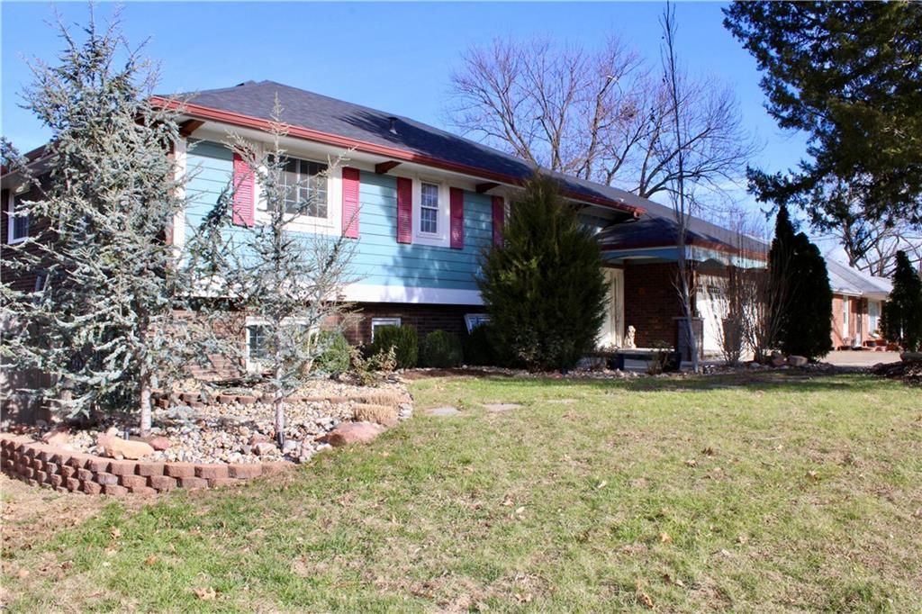 Photo of 5948 Richmond Avenue, Kansas City, KS 66102 (MLS # 2591791)