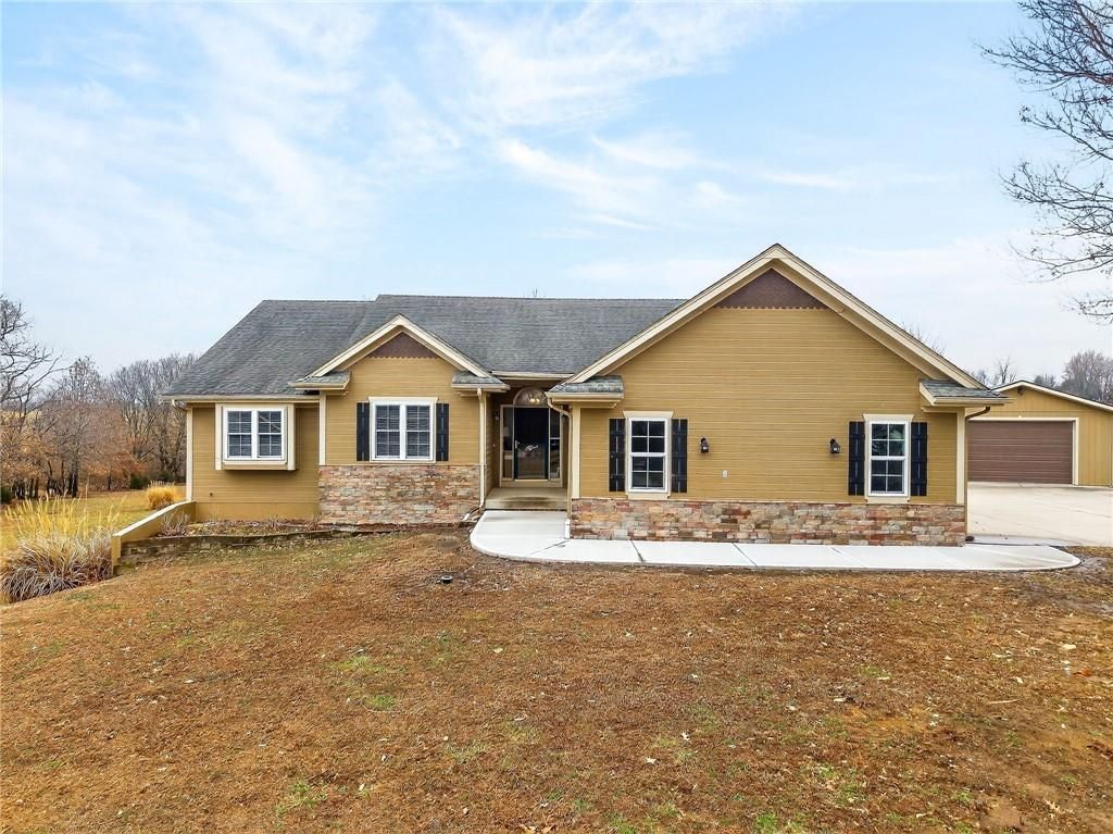 Photo of 11025 NE 125th Terrace, Liberty, MO 64068 (MLS # 2602517)