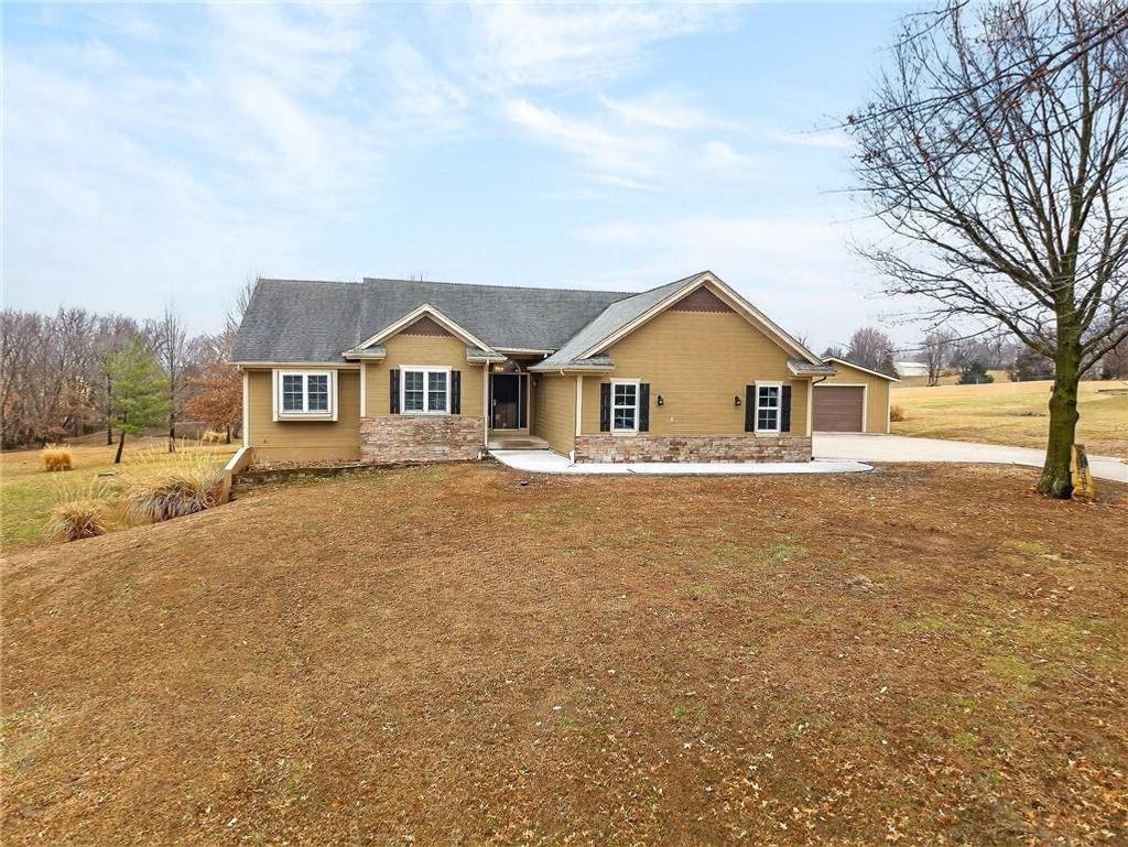 Photo of 11025 NE 125th Terrace, Liberty, MO 64068 (MLS # 2602517)