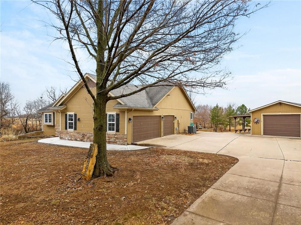 Photo of 11025 NE 125th Terrace, Liberty, MO 64068 (MLS # 2602517)