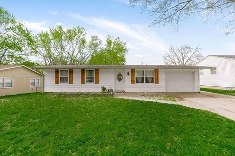 321 Holiday Drive, Lansing, KS 66043 - #: 2613605