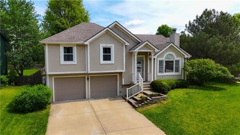 Photo of 7305 N Richmond Avenue, Kansas City, MO 64158 (MLS # 2617229)