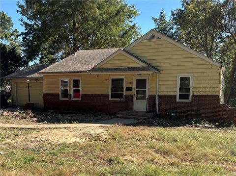 Photo of 11231 E 14th Street S, Independence, MO 64052 (MLS # 2646562)