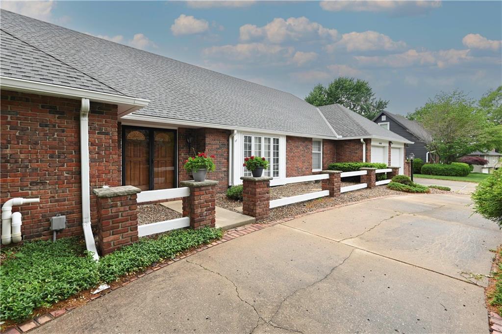 4406 South Stonecrest Circle