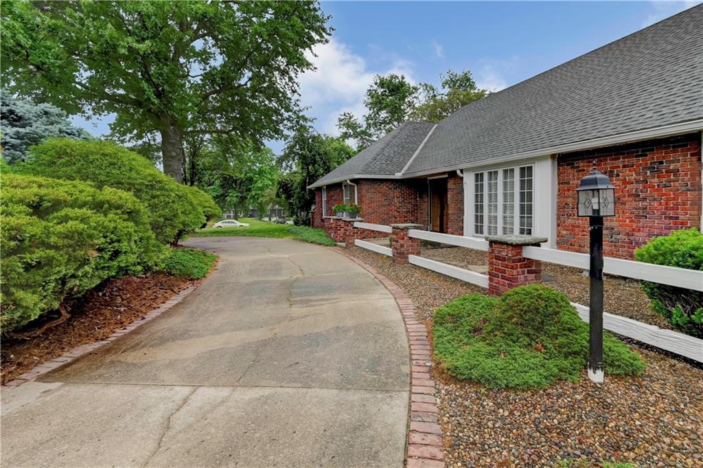 4406 South Stonecrest Circle