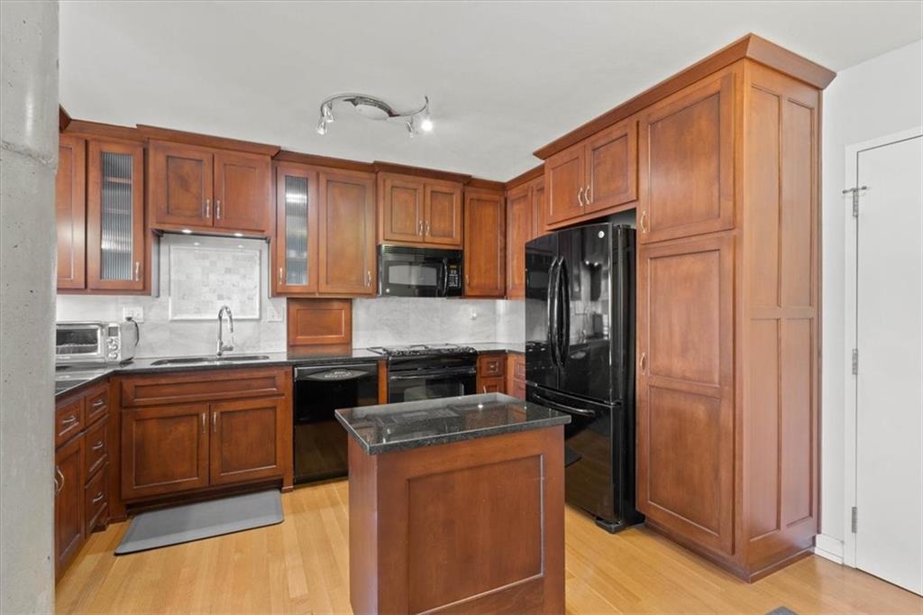 803 W 48th Street 601