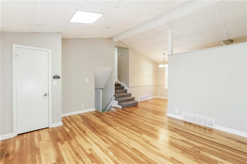 Photo of 915 S Prairie Street, Liberty, MO 64068 (MLS # 2586984)