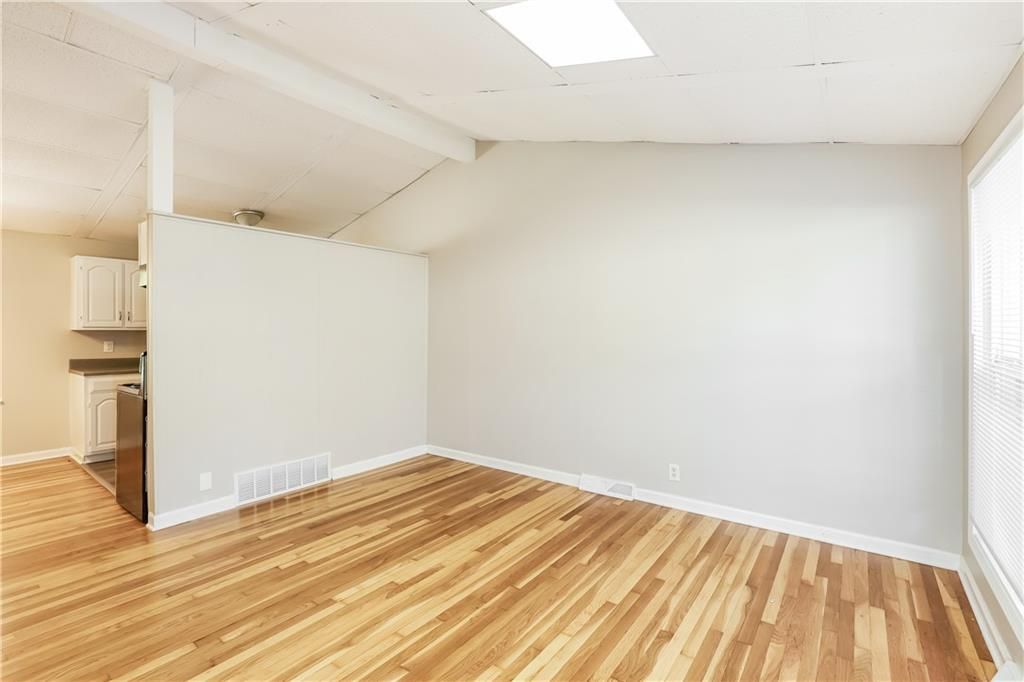 Photo of 915 S Prairie Street, Liberty, MO 64068 (MLS # 2586984)