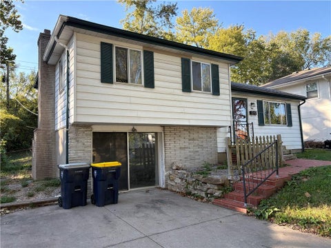 Photo of 4724 N Bristol Avenue, Kansas City, MO 64117 (MLS # 2641690)