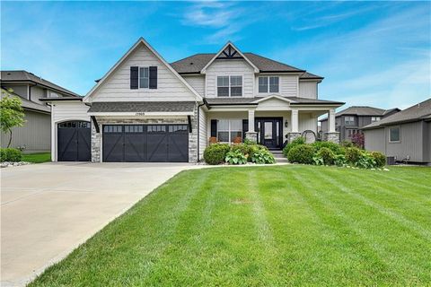 Photo of 15969 W 165th Street, Olathe, KS 66062 (MLS # 2622220)