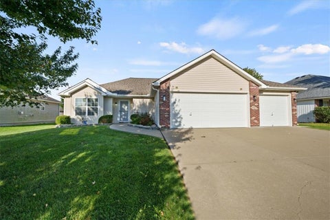 Photo of 200 NW JACKIE Avenue, Grain Valley, MO 64014 (MLS # 2644224)