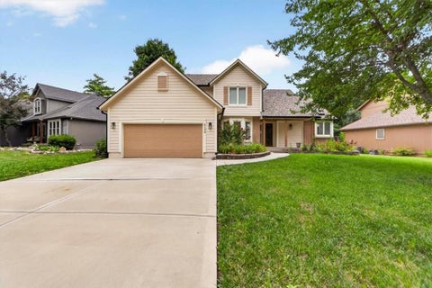 Photo of 4132 SW Leeward Drive, Lees Summit, MO 64082 (MLS # 2632927)