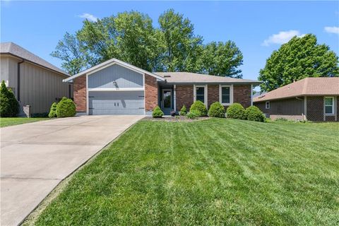 Photo of 604 SE Adobe Street, Lees Summit, MO 64063 (MLS # 2613882)