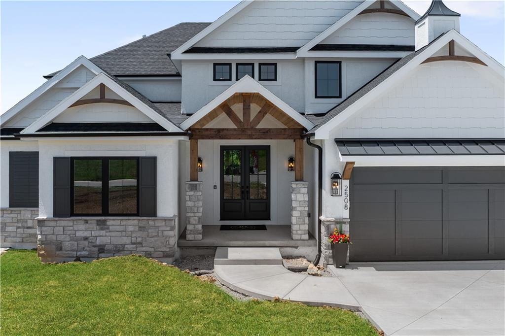 2508 NE Woodland Oak Circle