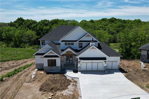 2508 NE Woodland Oak Circle Lee's Summit MO 64086