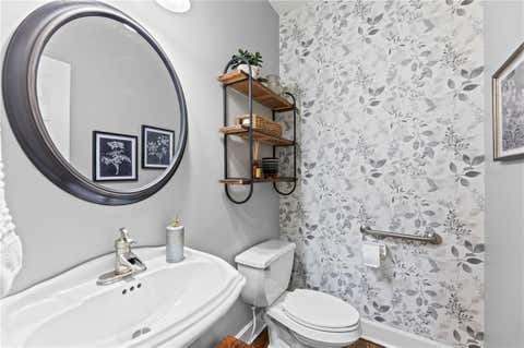 Tiny photo for 1567 Oakwood Lane, Liberty, MO 64068 (MLS # 2634727)