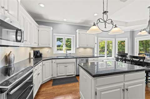 Tiny photo for 1567 Oakwood Lane, Liberty, MO 64068 (MLS # 2634727)