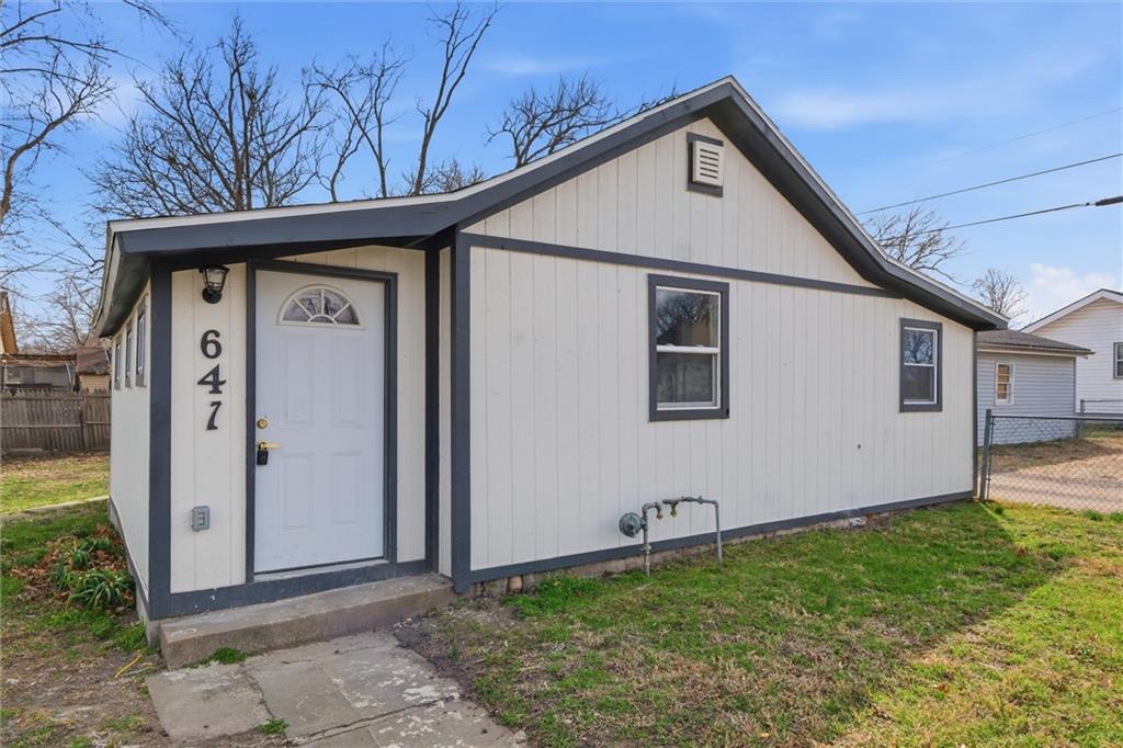 647 NE Grattan Street