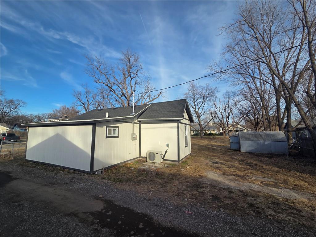 647 NE Grattan Street