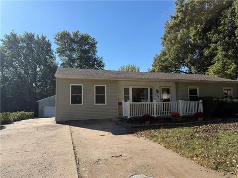 Photo of 417 Cheyenne Avenue, Hiawatha, KS 66434 (MLS # 2648377)