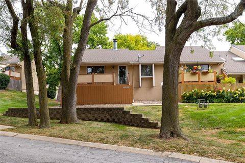 Photo of 12696 W 108th Terrace, Overland Park, KS 66210 (MLS # 2571714)