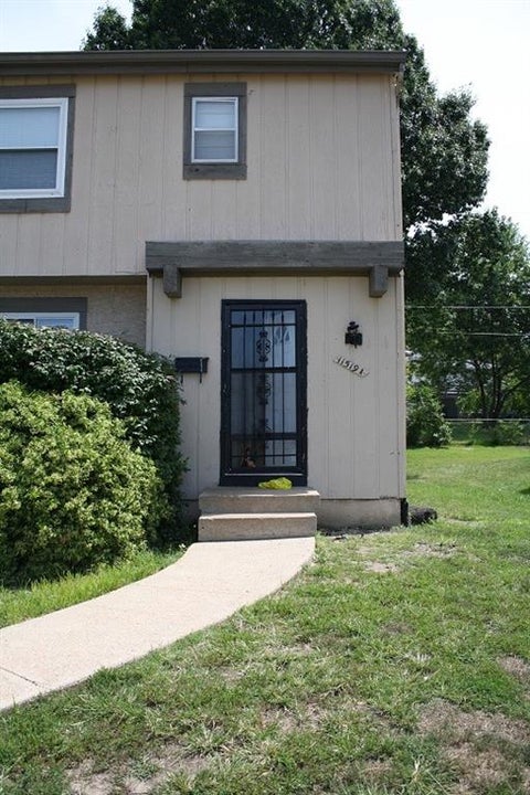 Photo of 11527 Richmond Avenue, Kansas City, MO 64134 (MLS # 2637044)