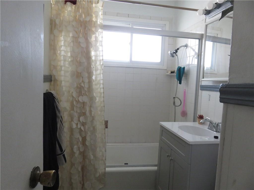 Kansas City, Missouri 64133, United States, 3 Bedrooms Bedrooms, ,1 BathroomBathrooms,Residential,Pending,102935