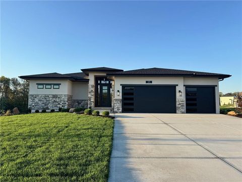 579 South Shore Drive Lake Winnebago MO 64034