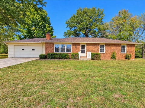 Photo of 1003 E Patricia Street, El Dorado Springs, MO 64744 (MLS # 2648296)