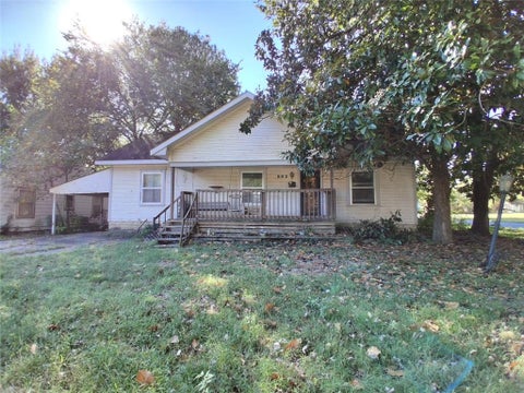 Photo of 502 E 21ST Street, Pittsburg, KS 66762 (MLS # 2648385)