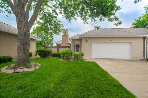 Photo of 10917 W 98th Street, Overland Park, KS 66214 (MLS # 2621066)