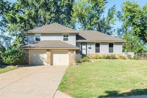 Photo of 9534 Connell Drive, Overland Park, KS 66212 (MLS # 2640679)