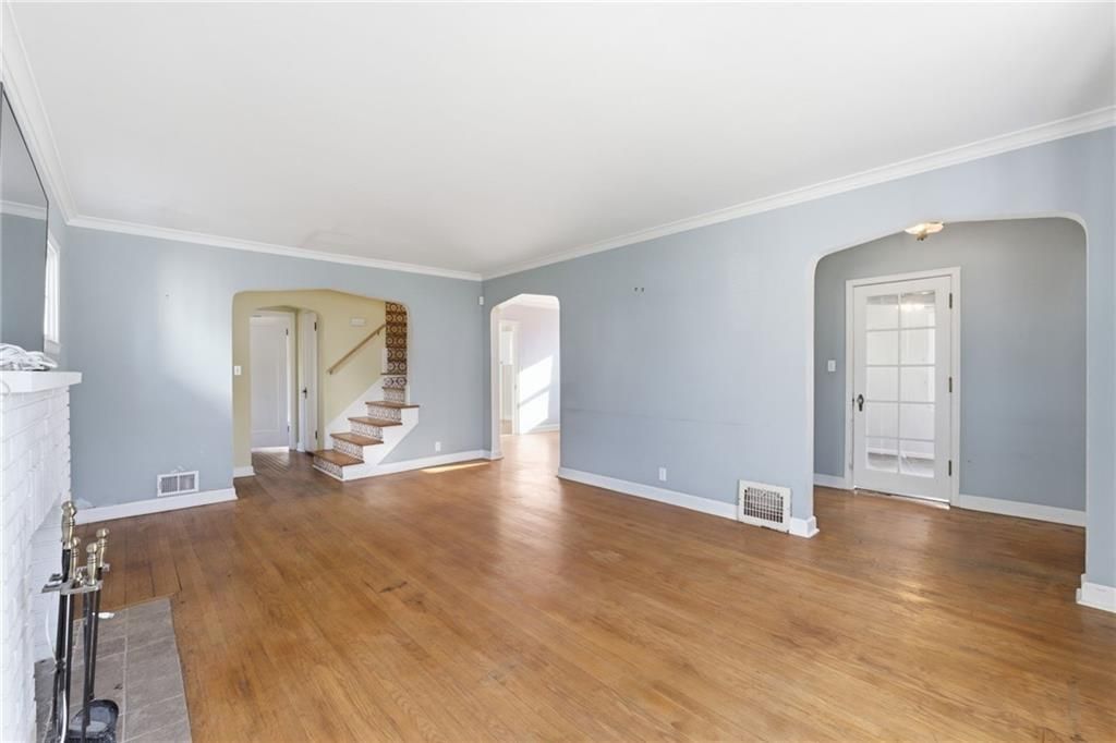 Photo of 1174 E 77TH Street, Kansas City, MO 64131 (MLS # 2608304)