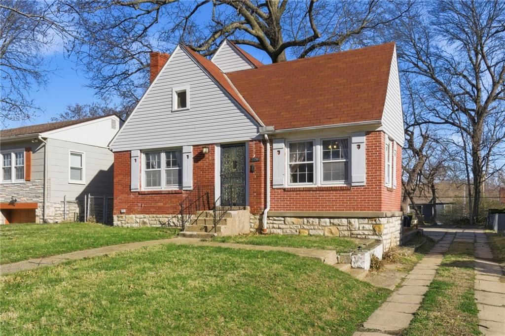 Photo of 1174 E 77TH Street, Kansas City, MO 64131 (MLS # 2608304)