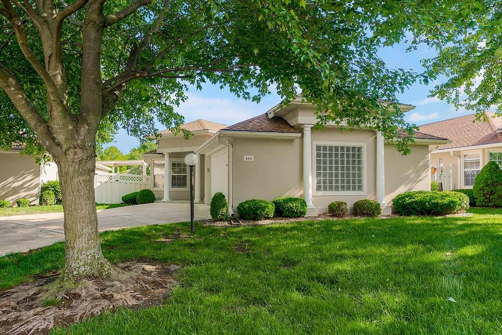 809 NW North Ridge Court