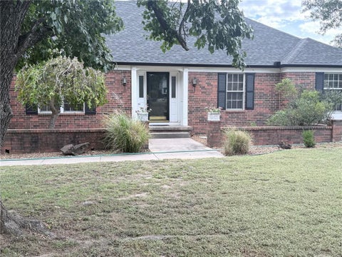 Photo of 2604 Country Club Circle, Independence, KS 67301 (MLS # 2648016)