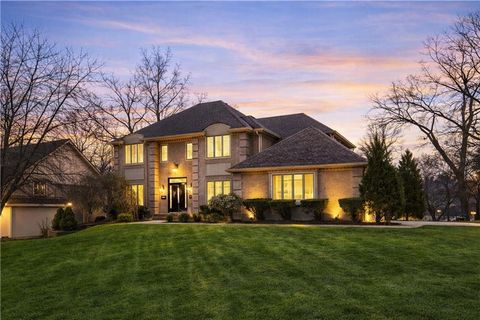 132 The Woodlands Drive, Gladstone, MO 64119 - #: 2600938