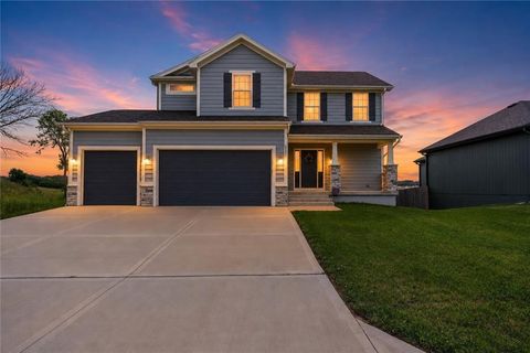 Photo of 2301 S Eagle Court, Independence, MO 64057 (MLS # 2628013)