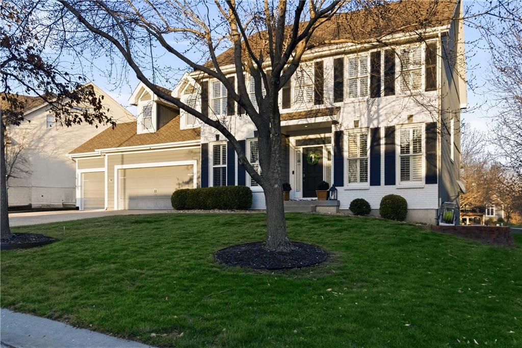 5827 MANOR Lane