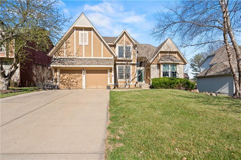 Photo of 13029 Bond Street, Overland Park, KS 66213 (MLS # 2617839)