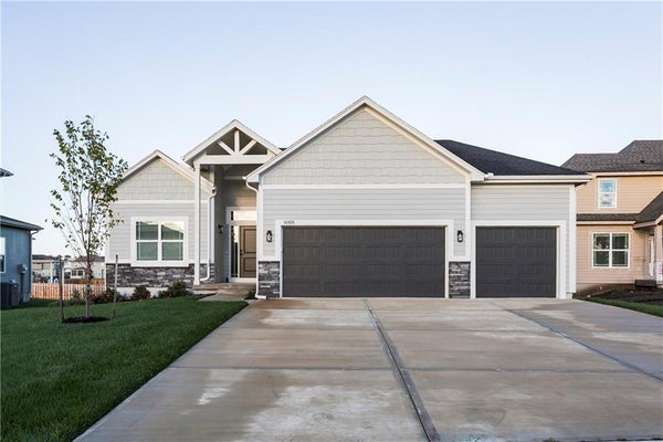 16928 S BRENTWOOD ST, OLATHE, KS 66062 - Image 533bafaf9ad9649dda29a9c825bbca7d/4100175174