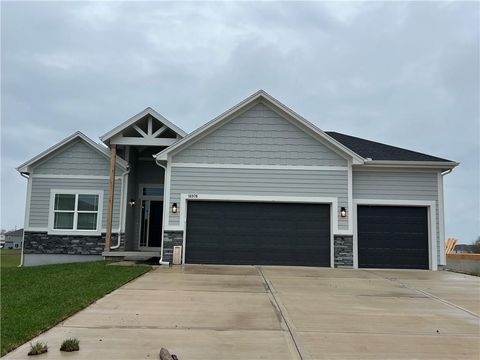 Photo of 16928 S Brentwood Street, Olathe, KS 66062 (MLS # 2591151)